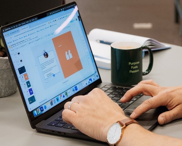 laptop-working-landscape